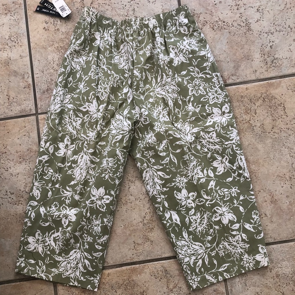 Briggs New York Olive and White Floral Pants 12